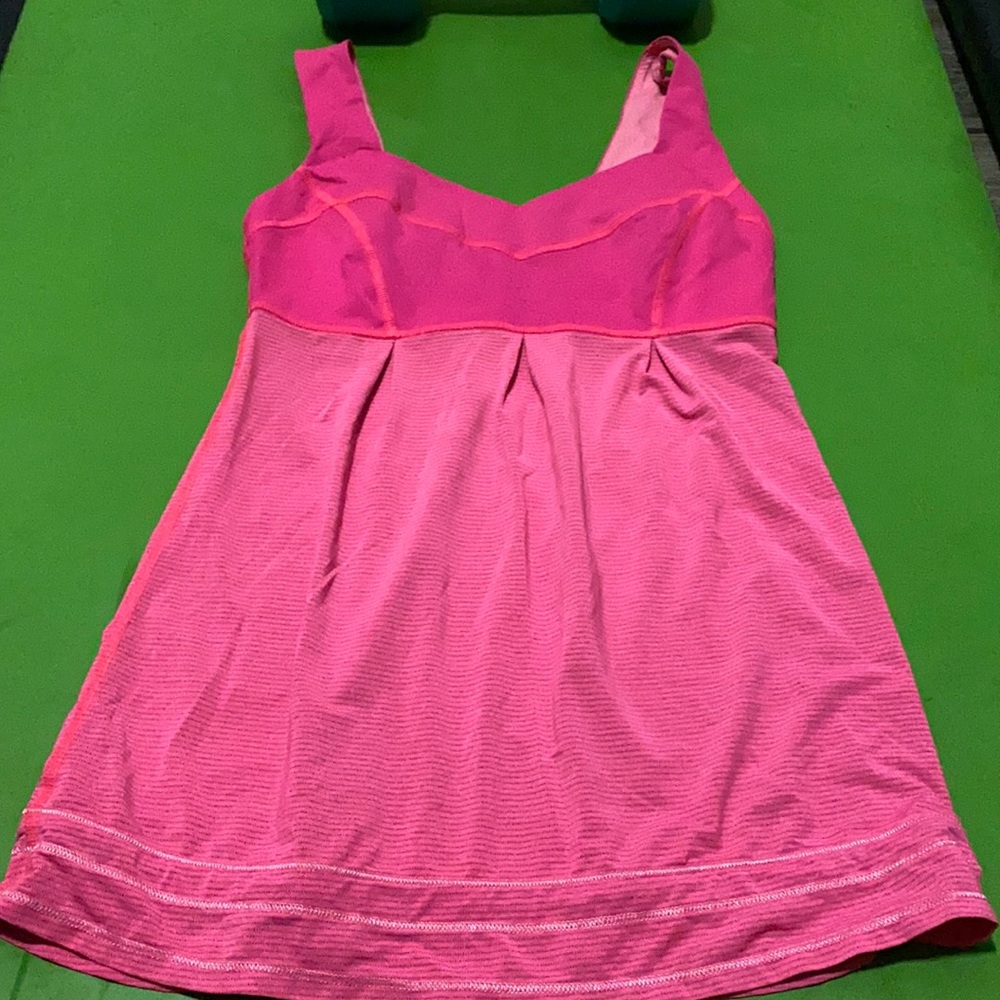 Lululemon workout top